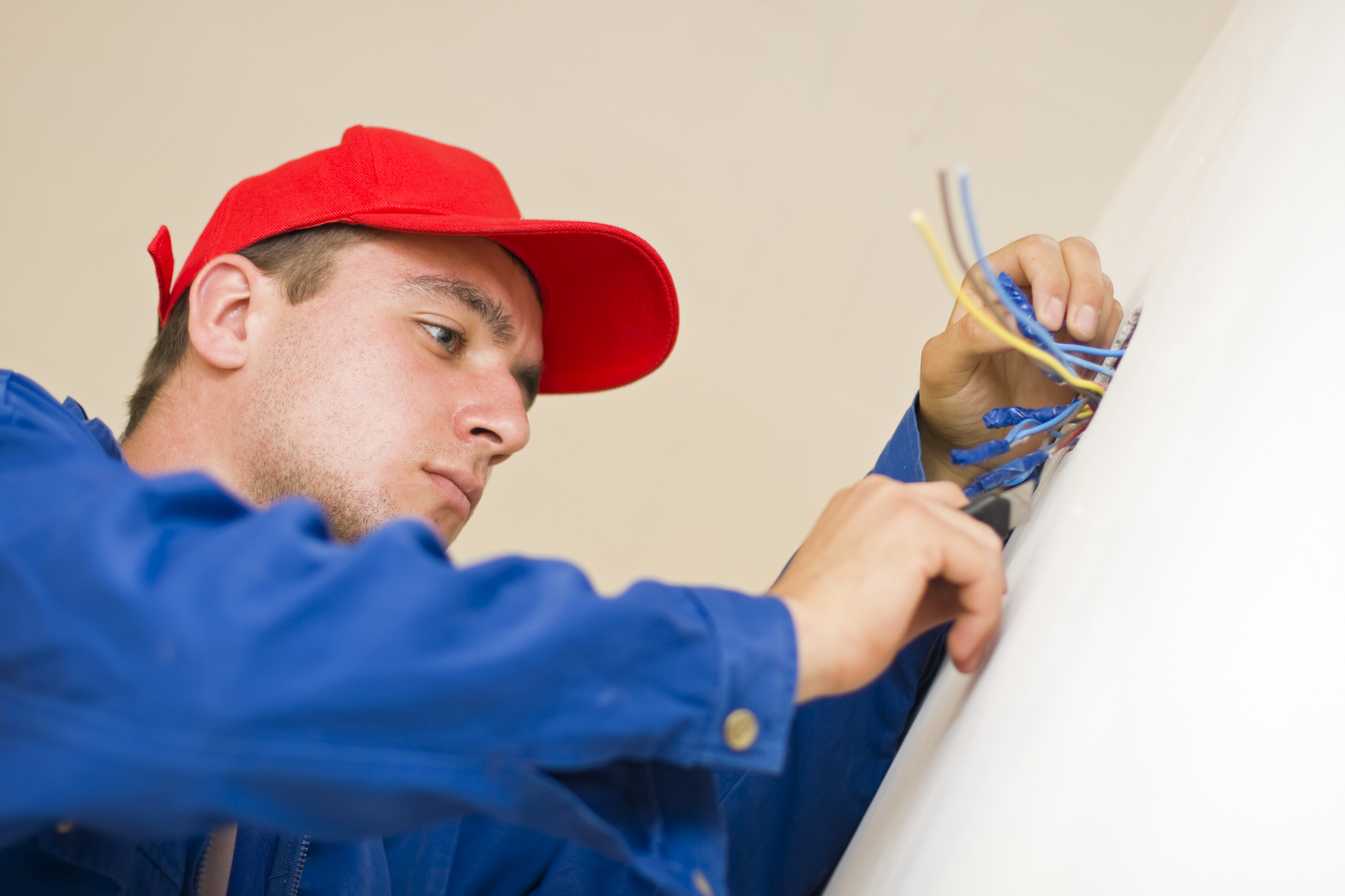Read more about the article Choosing The Right Electrical Service Provider: Our Guide